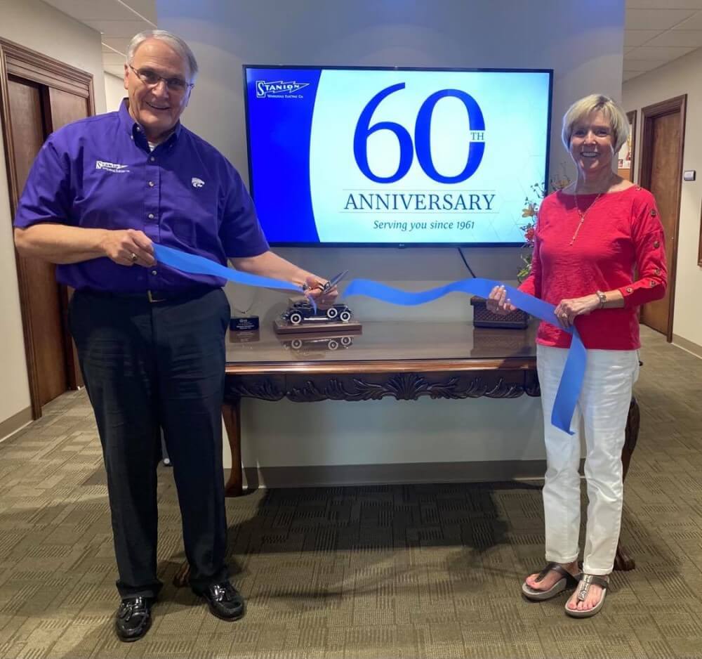 bill-and-cindy-keller-ribbon-cutting